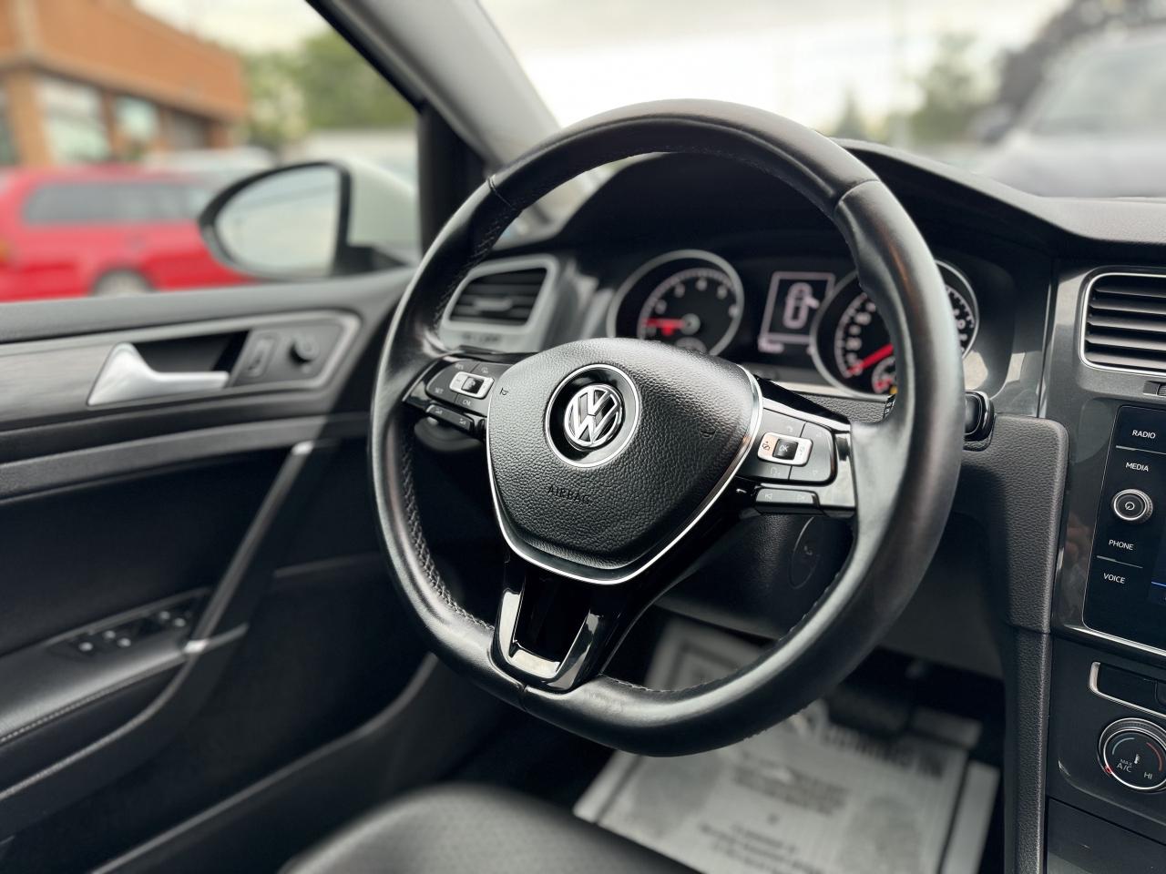 2018 Volkswagen Golf LED LIGHTS   Leather Seats! Photo