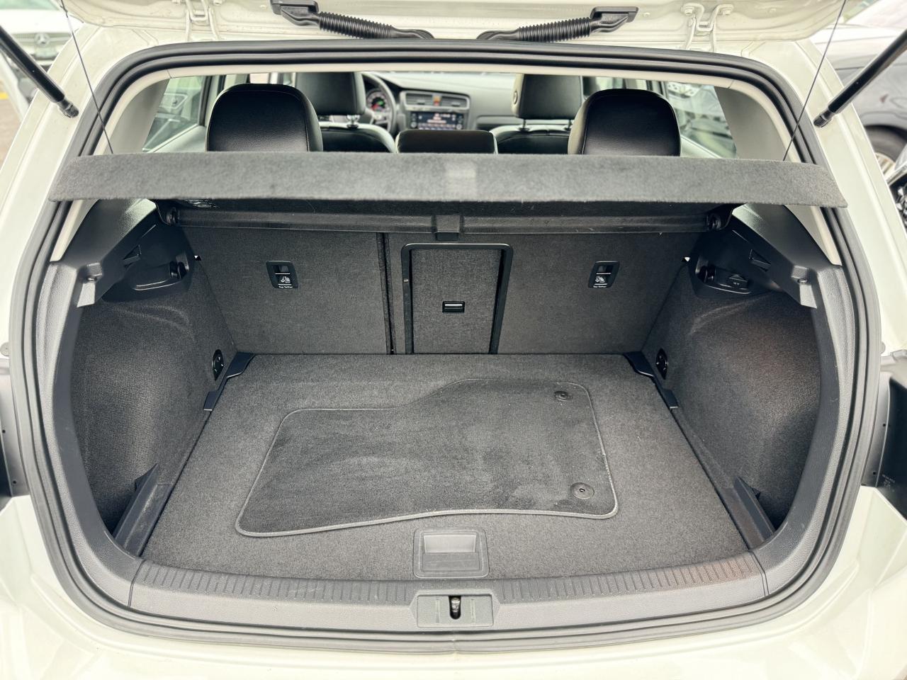 2018 Volkswagen Golf LED LIGHTS   Leather Seats! Photo