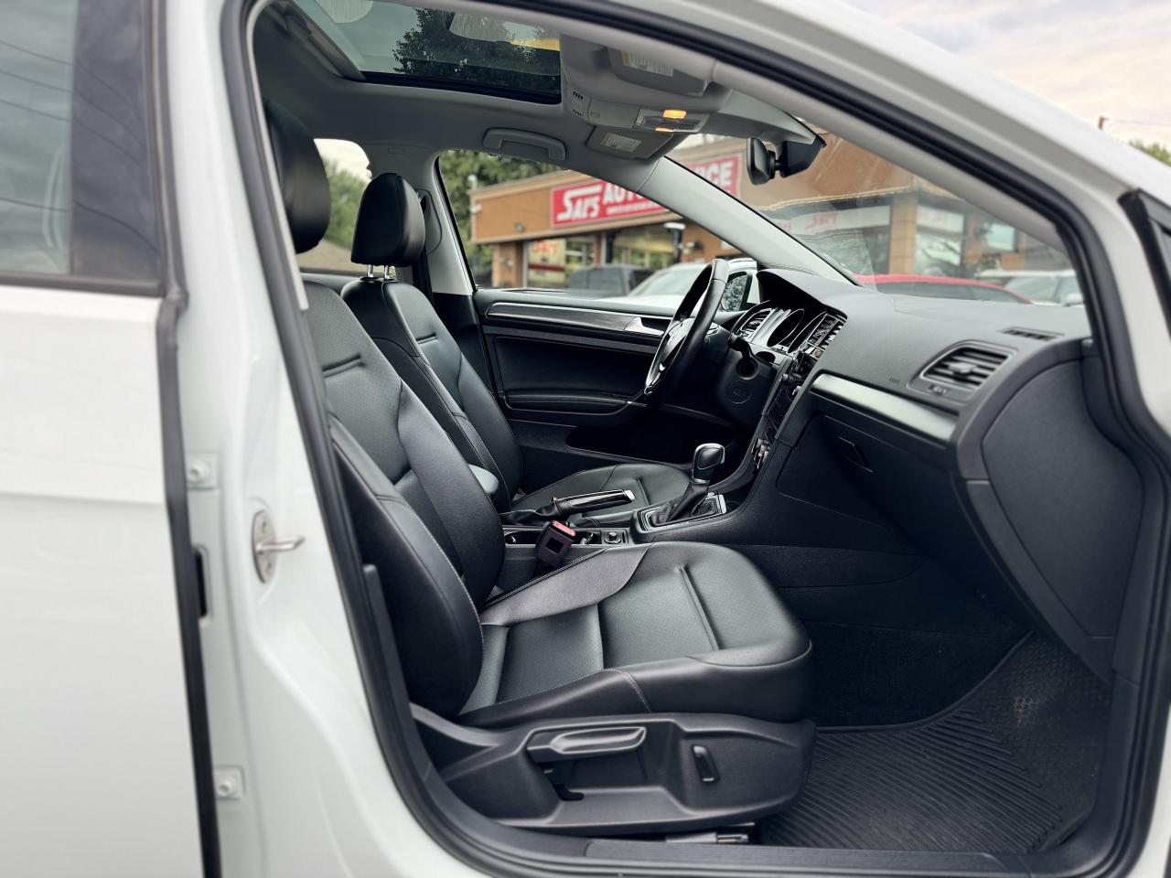 2018 Volkswagen Golf LED LIGHTS   Leather Seats! Photo