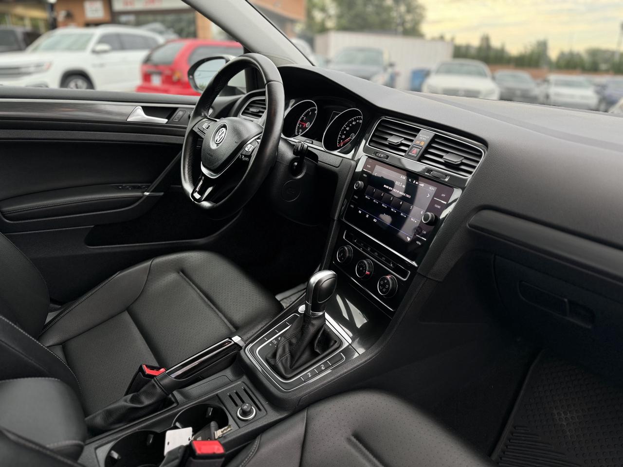 2018 Volkswagen Golf LED LIGHTS   Leather Seats! Photo