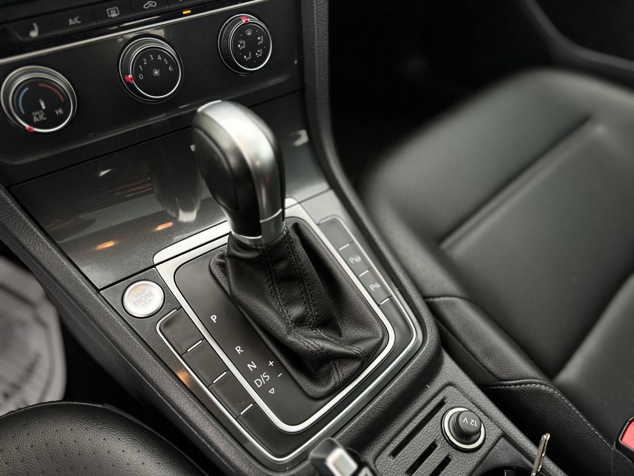 2018 Volkswagen Golf LED LIGHTS   Leather Seats! Photo