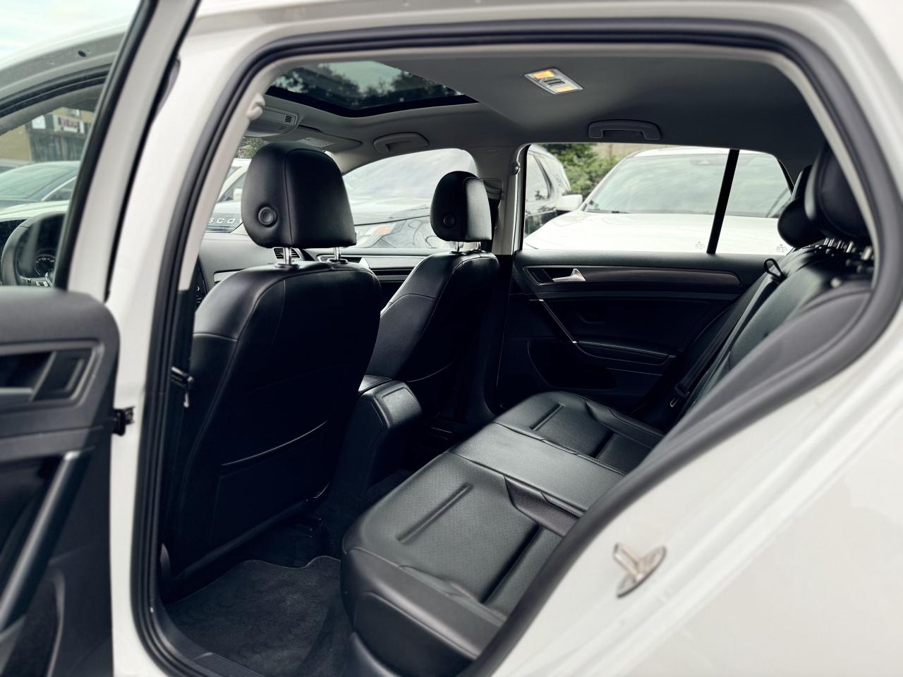 2018 Volkswagen Golf LED LIGHTS   Leather Seats! Photo