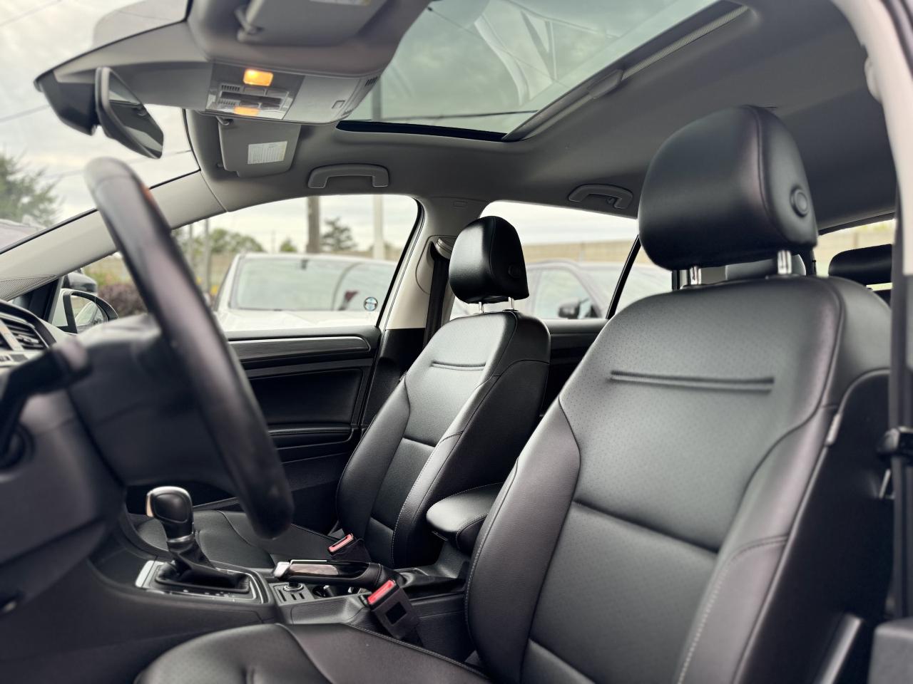 2018 Volkswagen Golf LED LIGHTS   Leather Seats! Photo