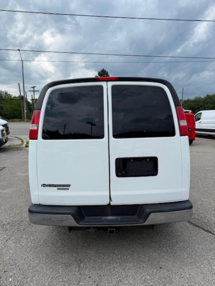 2016 Chevrolet Express Passenger 12 Passenger. Only 38,000 Kms. Extended! Photo4