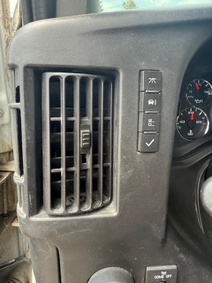 2016 Chevrolet Express Passenger 12 Passenger. Only 38,000 Kms. Extended! Photo