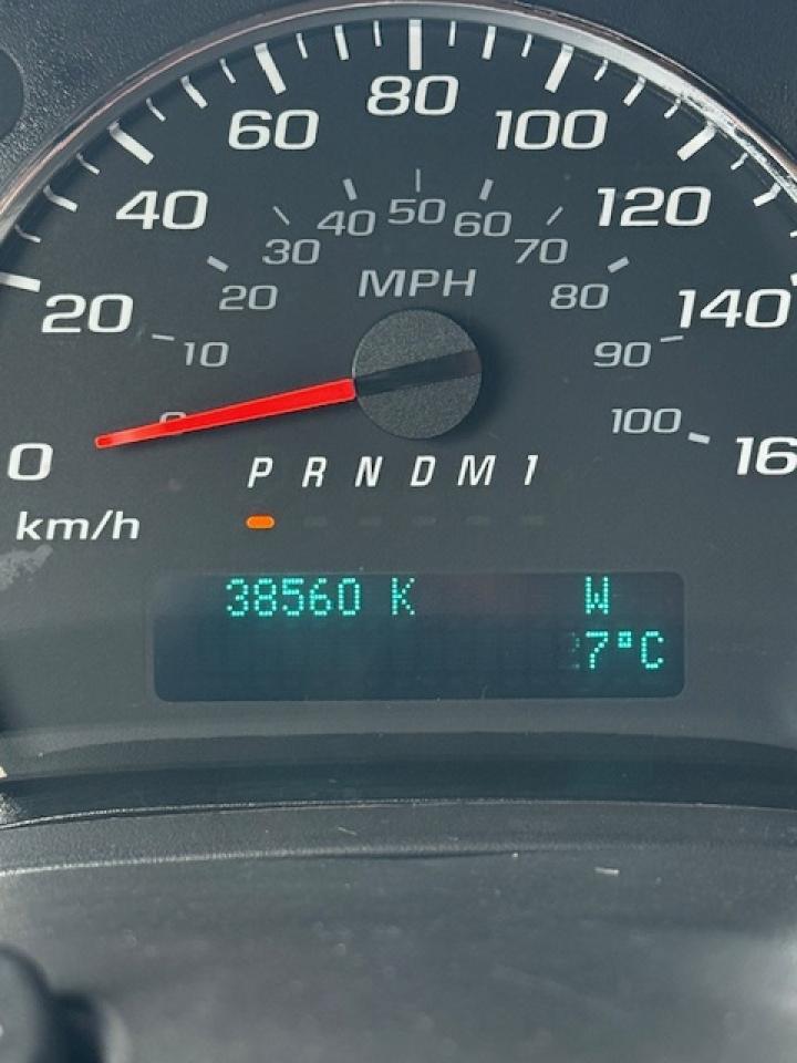 2016 Chevrolet Express Passenger 12 Passenger. Only 38,000 Kms. Extended! Photo