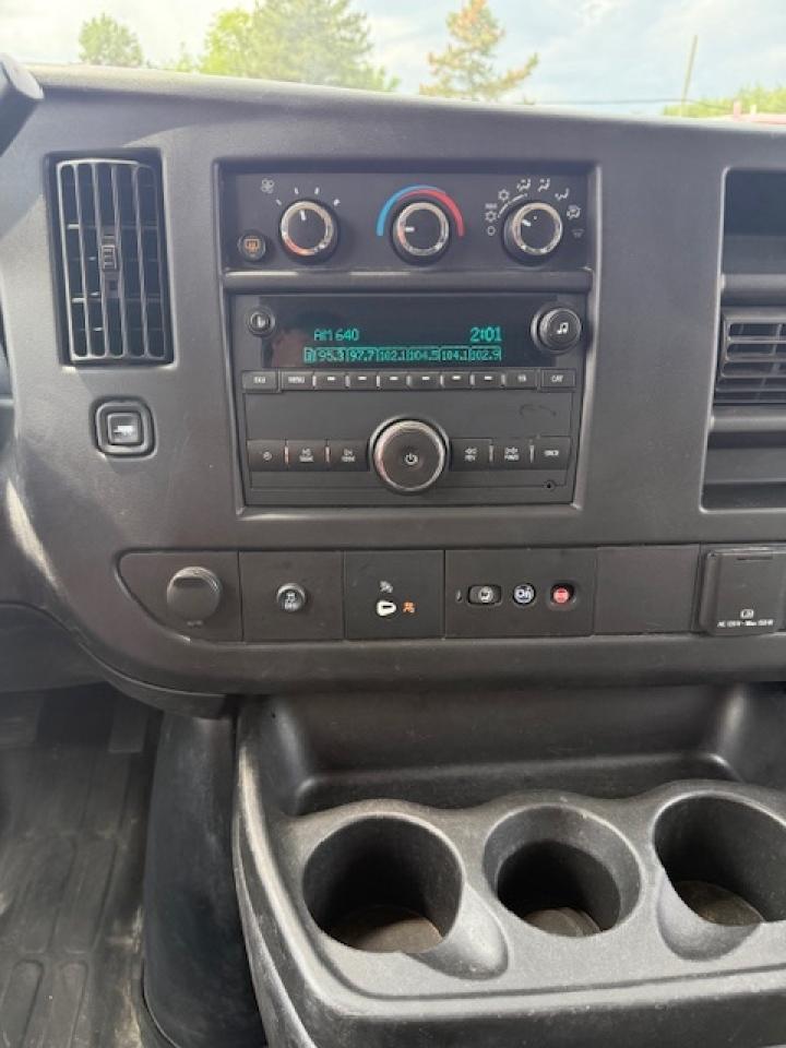 2016 Chevrolet Express Passenger 12 Passenger. Only 38,000 Kms. Extended! Photo