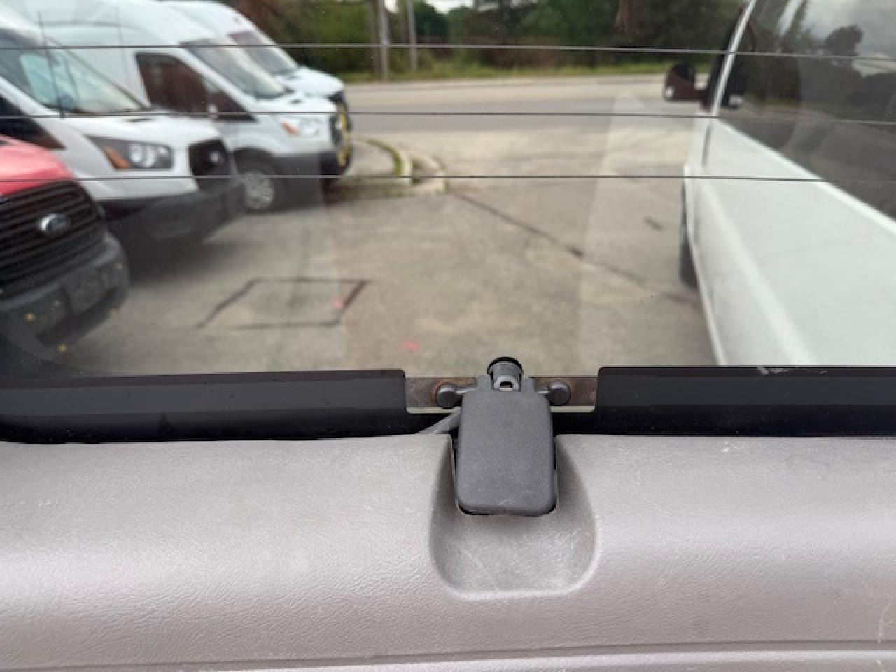 2016 Chevrolet Express Passenger 12 Passenger. Only 38,000 Kms. Extended! Photo