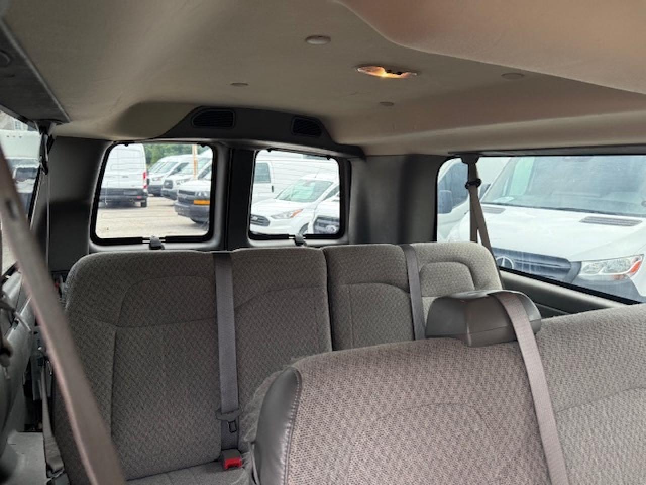2016 Chevrolet Express Passenger 12 Passenger. Only 38,000 Kms. Extended! Photo