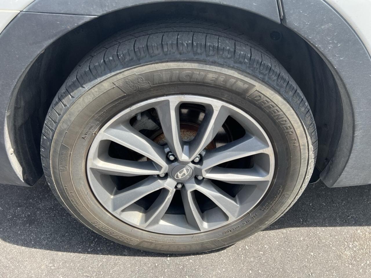 2017 Hyundai Santa Fe XL All-wheel Drive 4dr Luxury Photo