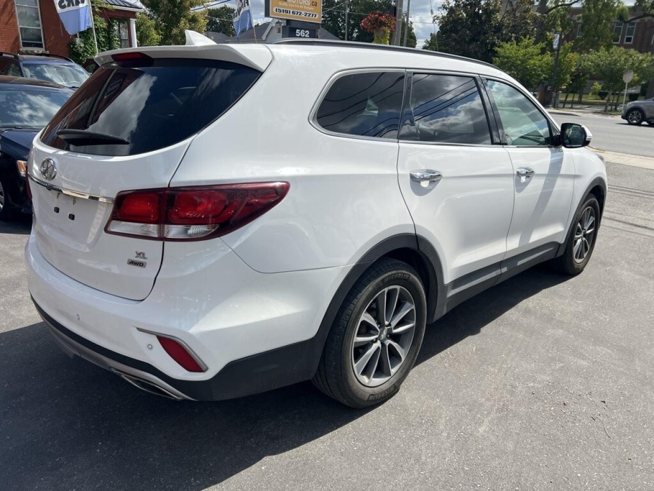 2017 Hyundai Santa Fe XL All-wheel Drive 4dr Luxury Photo