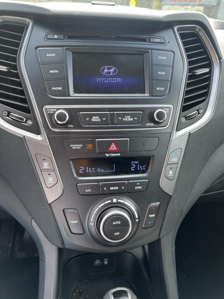 2017 Hyundai Santa Fe XL All-wheel Drive 4dr Luxury Photo