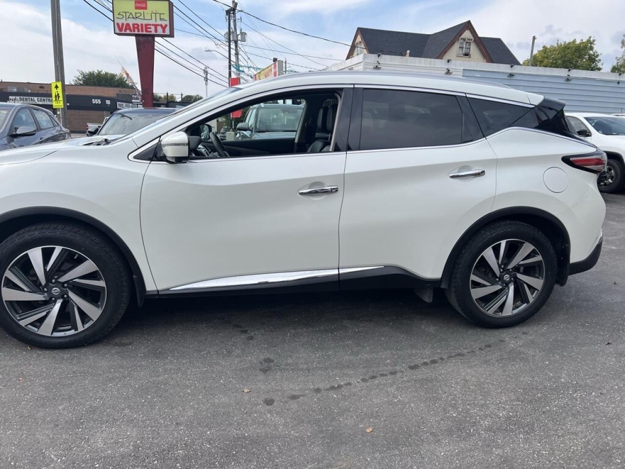 2017 Nissan Murano Platinum 4dr All-wheel Drive CVT Photo3
