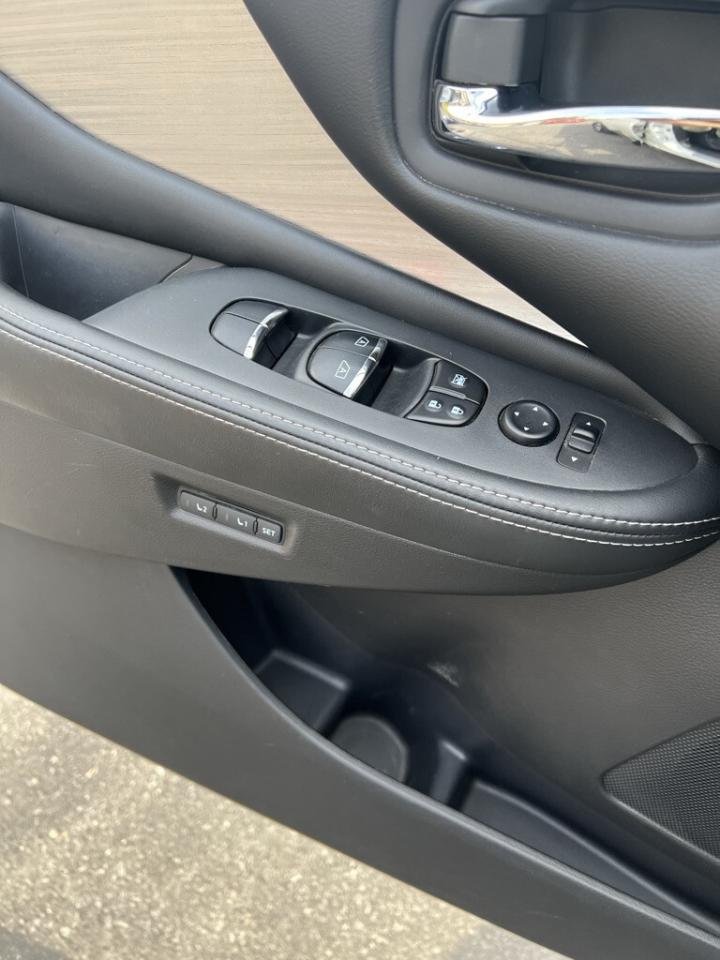 2017 Nissan Murano Platinum 4dr All-wheel Drive CVT Photo