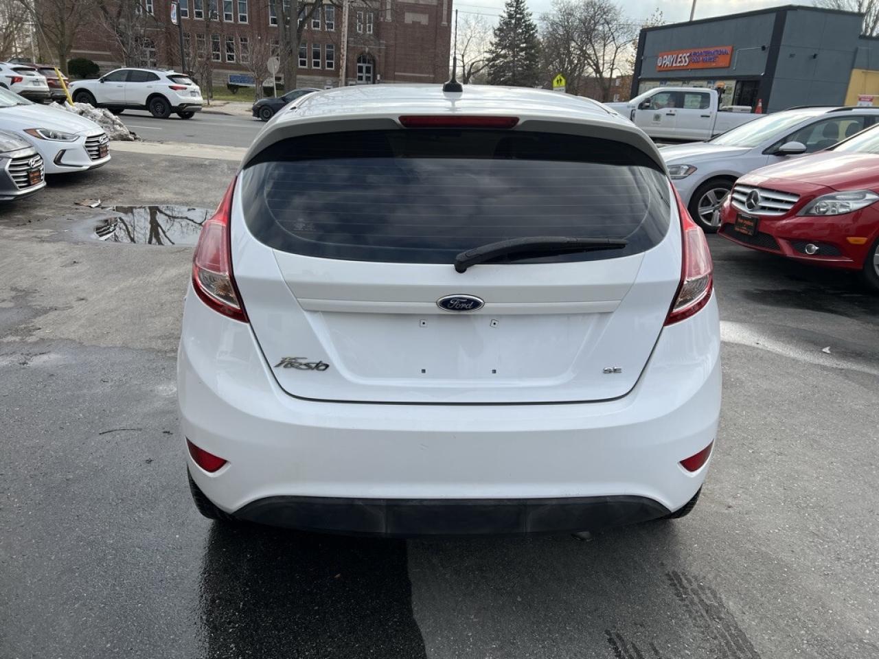 2015 Ford Fiesta SE 4dr Sedan Automatic Photo4