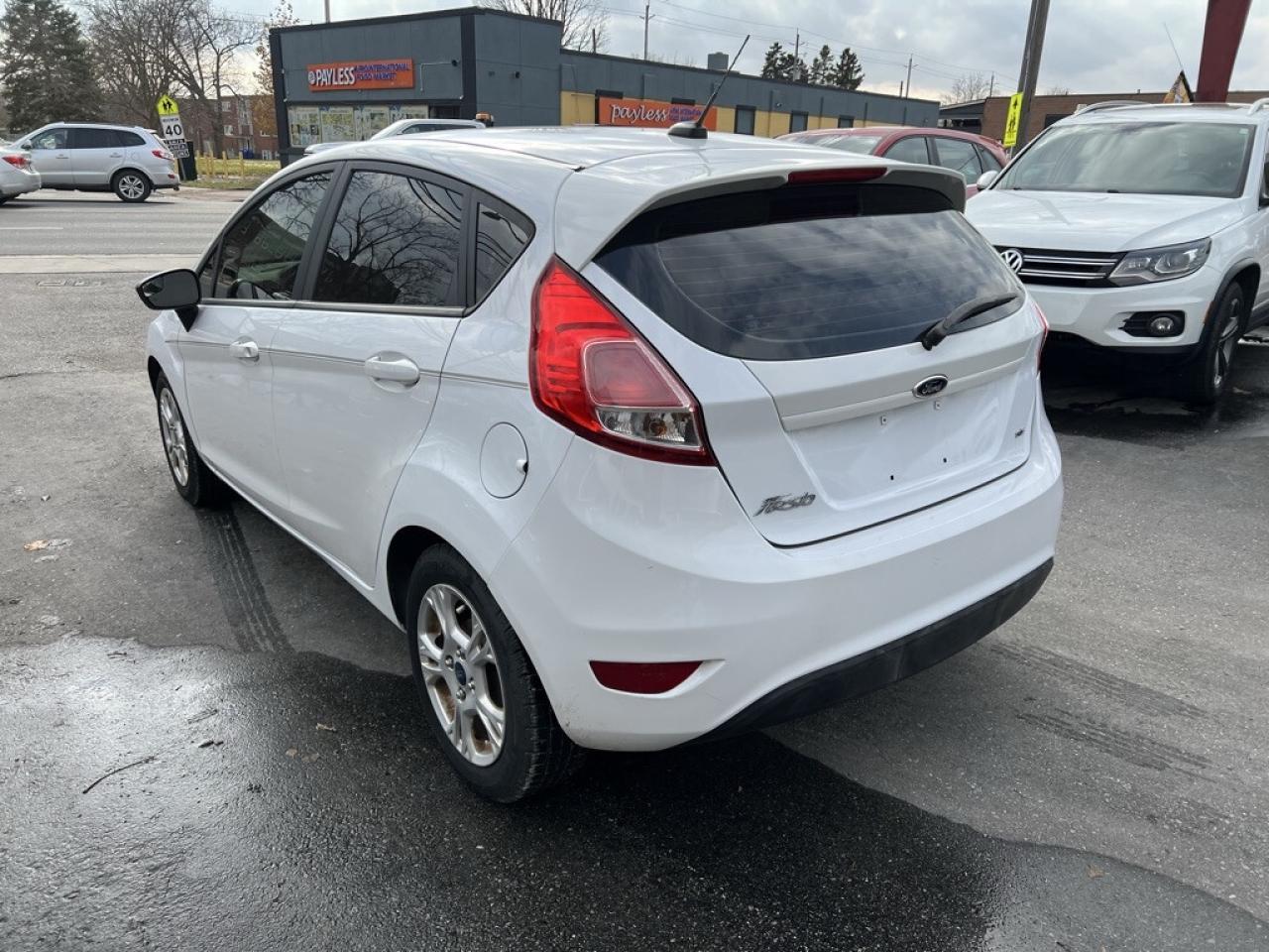 2015 Ford Fiesta SE 4dr Sedan Automatic Photo3