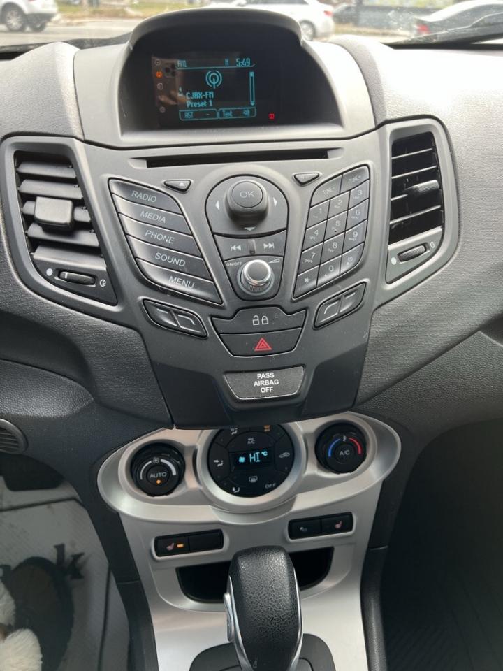 2015 Ford Fiesta SE 4dr Sedan Automatic Photo