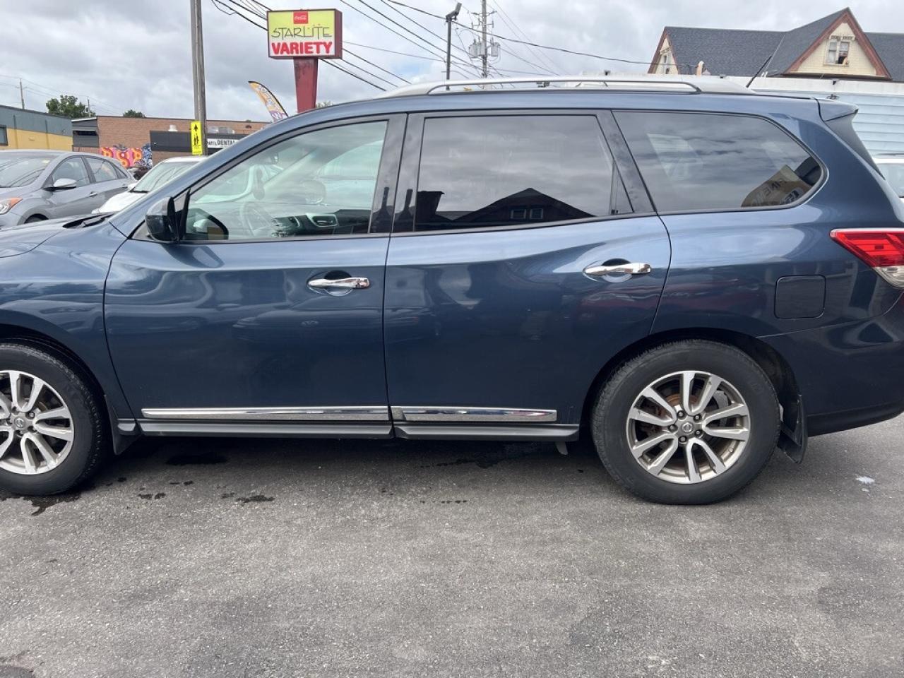 2014 Nissan Pathfinder SL 4dr 4WD CVT Photo3