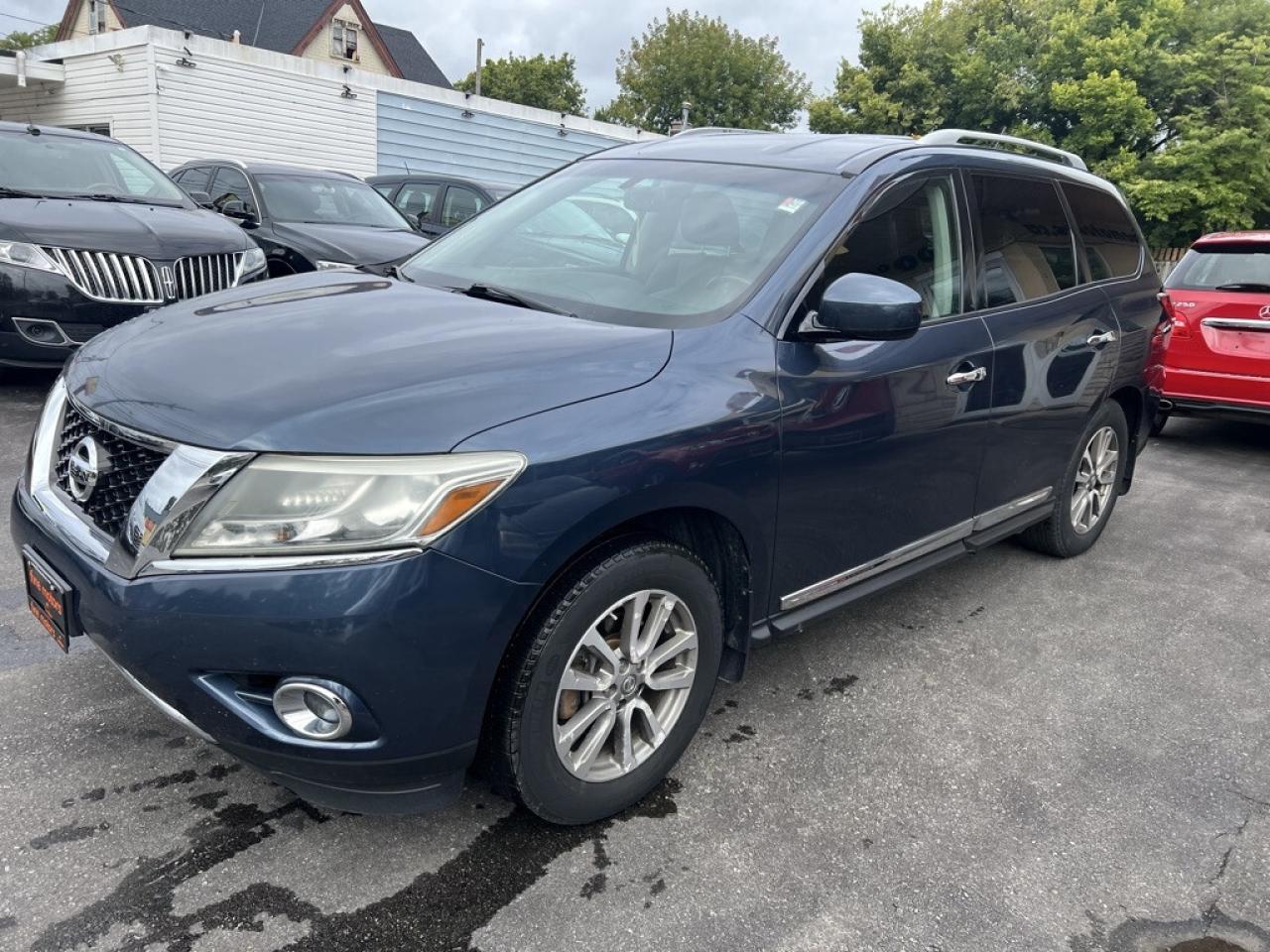 2014 Nissan Pathfinder SL 4dr 4WD CVT Photo2