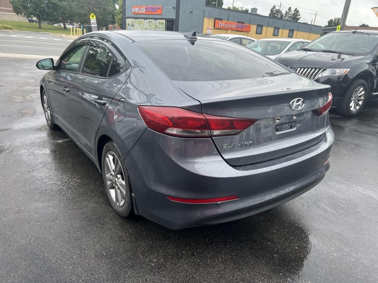 2017 Hyundai Elantra GT 5dr Sedan  Automatic GL Photo4