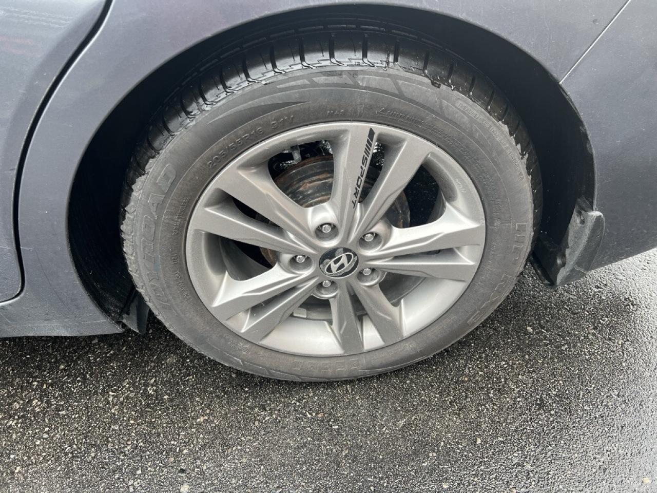 2017 Hyundai Elantra GT 5dr Sedan  Automatic GL Photo