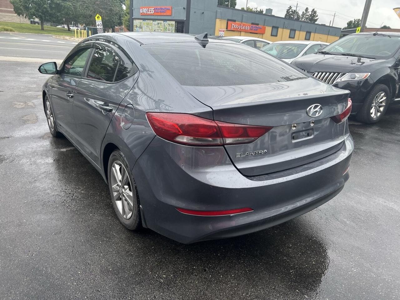 2017 Hyundai Elantra GT 5dr Sedan  Automatic GL Photo4