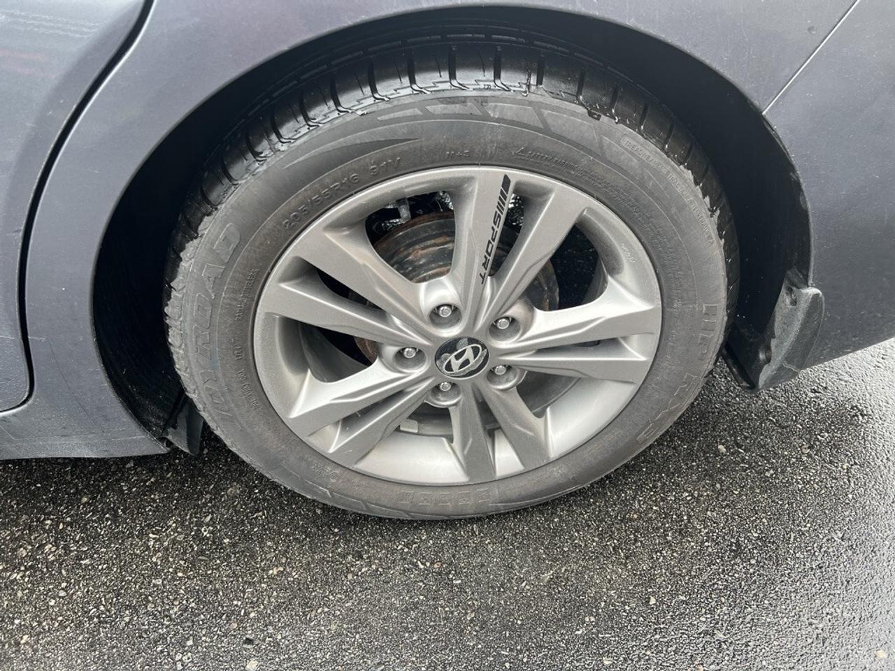 2017 Hyundai Elantra GT 5dr Sedan  Automatic GL Photo