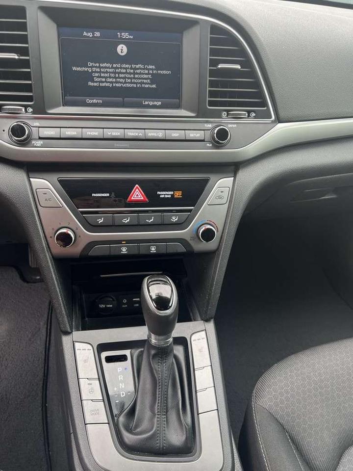 2017 Hyundai Elantra 5dr Sedan  Automatic GL Photo