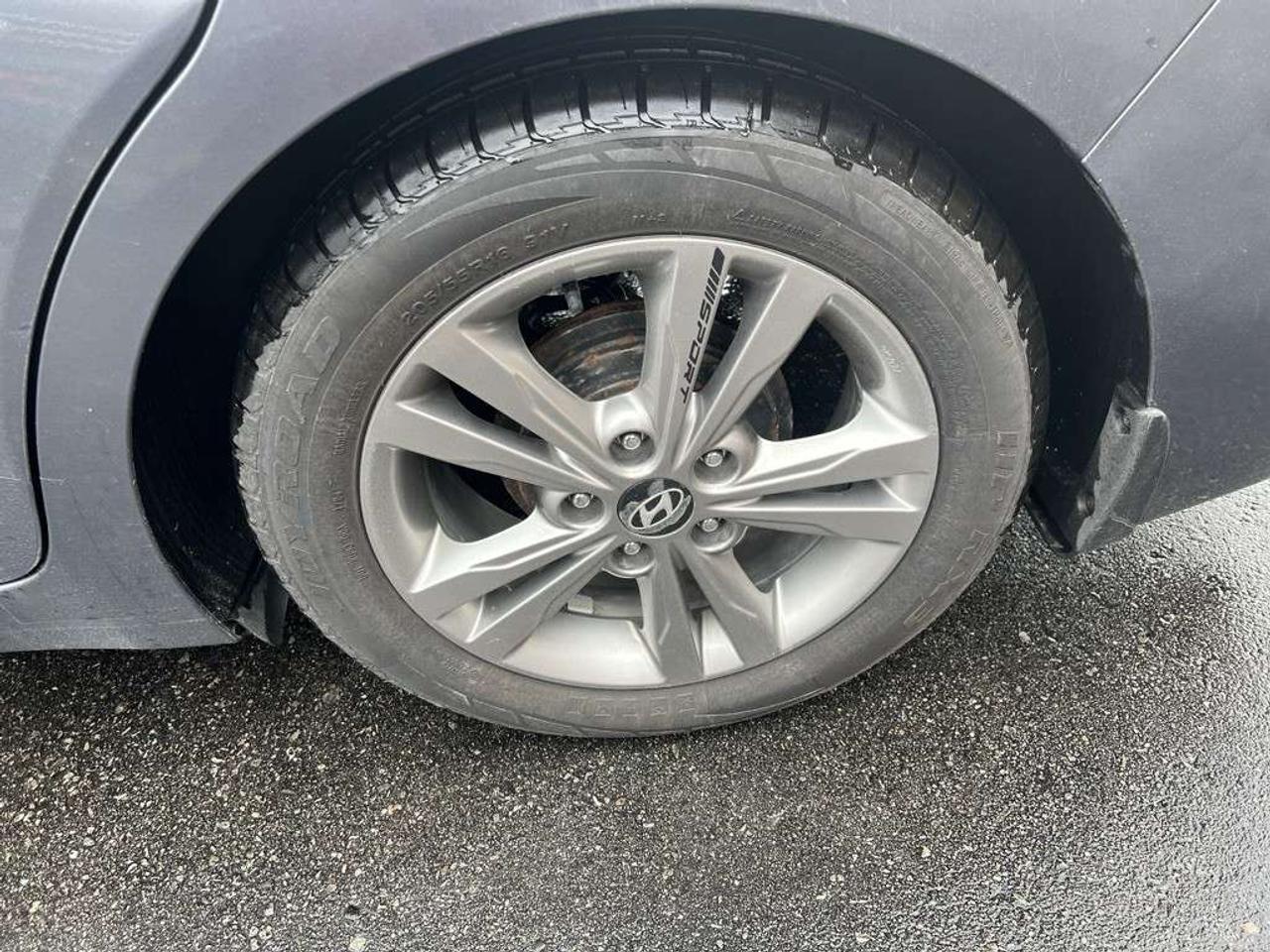 2017 Hyundai Elantra 5dr Sedan  Automatic GL Photo