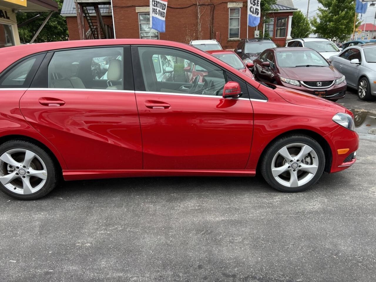 2014 Mercedes-Benz B-Class 4dr Hatchback B250 Sports Tourer Photo