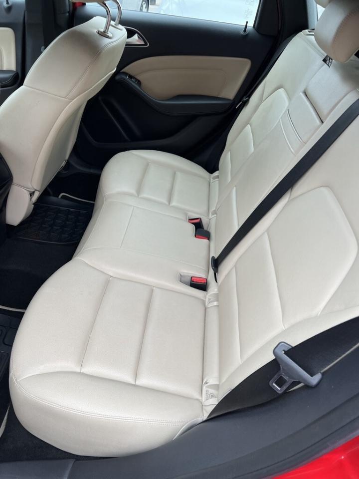 2014 Mercedes-Benz B-Class 4dr Hatchback B250 Sports Tourer Photo