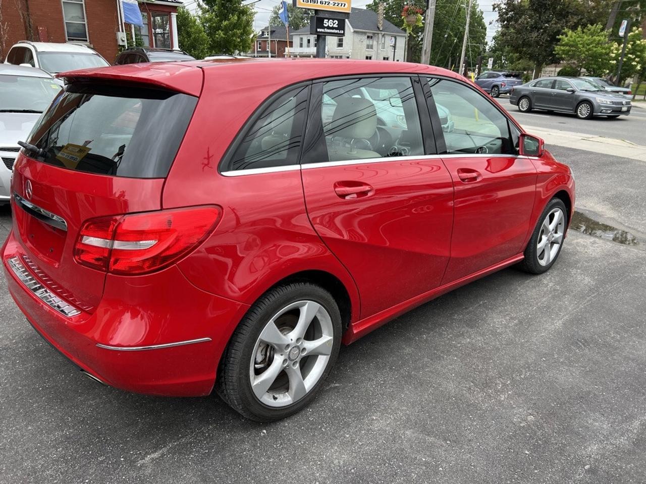 2014 Mercedes-Benz B-Class 4dr Hatchback B250 Sports Tourer Photo