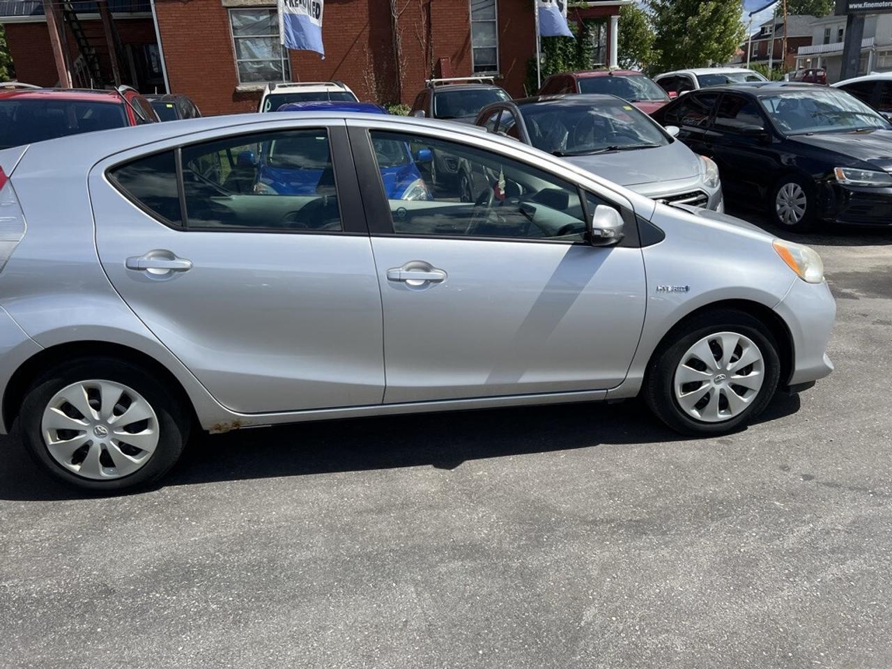 2012 Toyota Prius c 5dr Hatchback Technology Photo