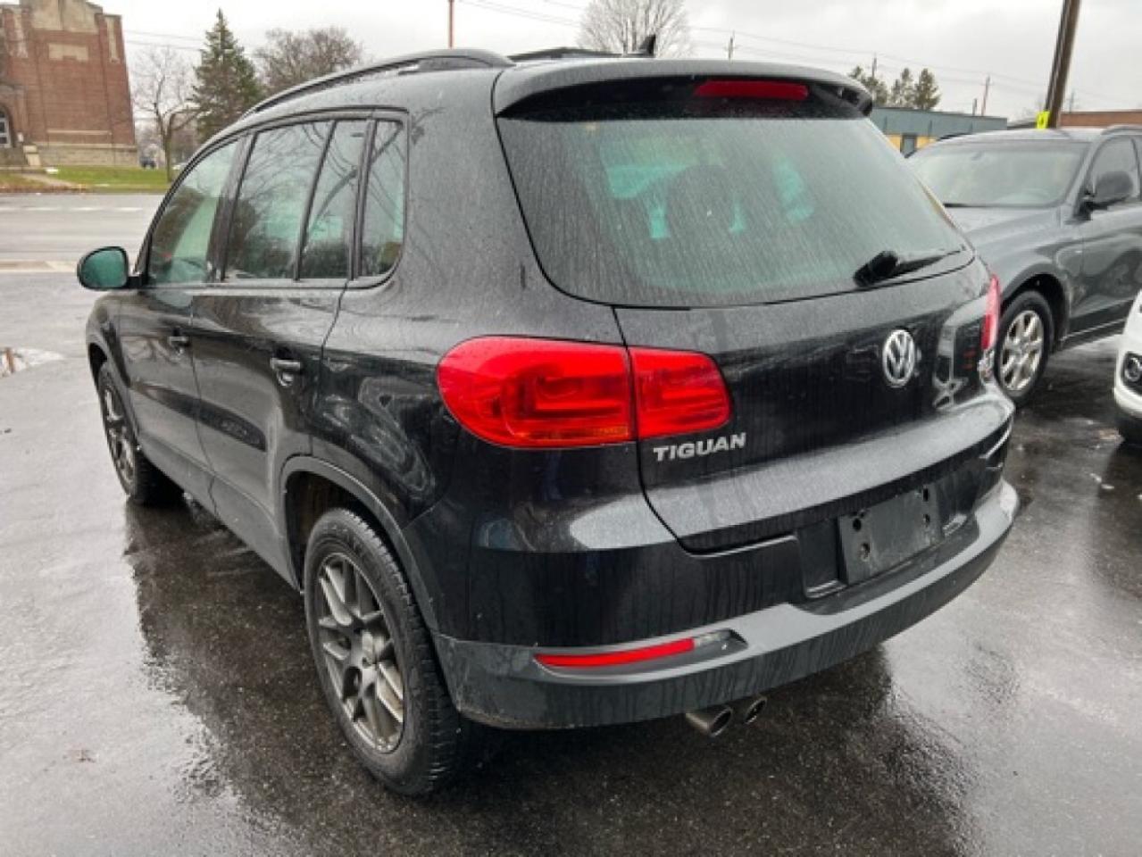 2017 Volkswagen Tiguan 2.0T Wolfsburg Edition 4dr All-wheel Drive 4MOTION Photo4