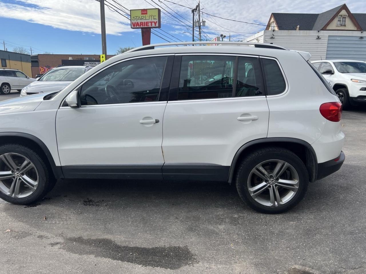 2017 Volkswagen Tiguan 4MOTION 4dr Highline Photo3