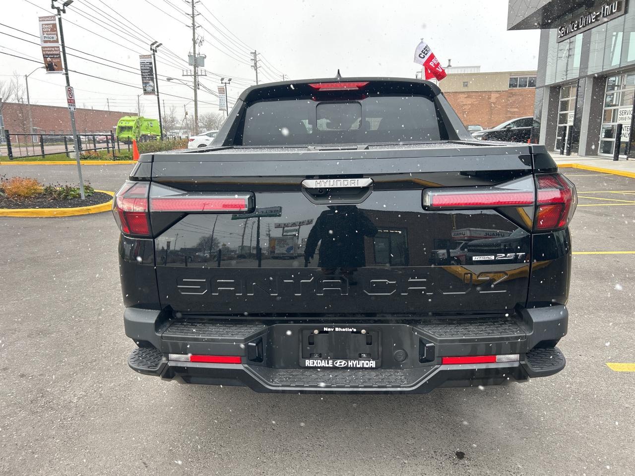 2023 Hyundai Santa Cruz Ultimate AWD wColour Pkg   Starting from 5.29% OAC Photo3