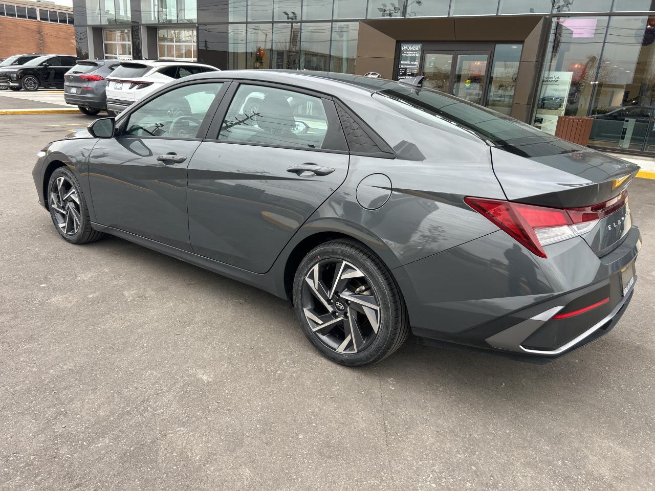 2024 Hyundai Elantra Preferred IVT w-Tech Pkg   Starting from 4.49% OAC Photo