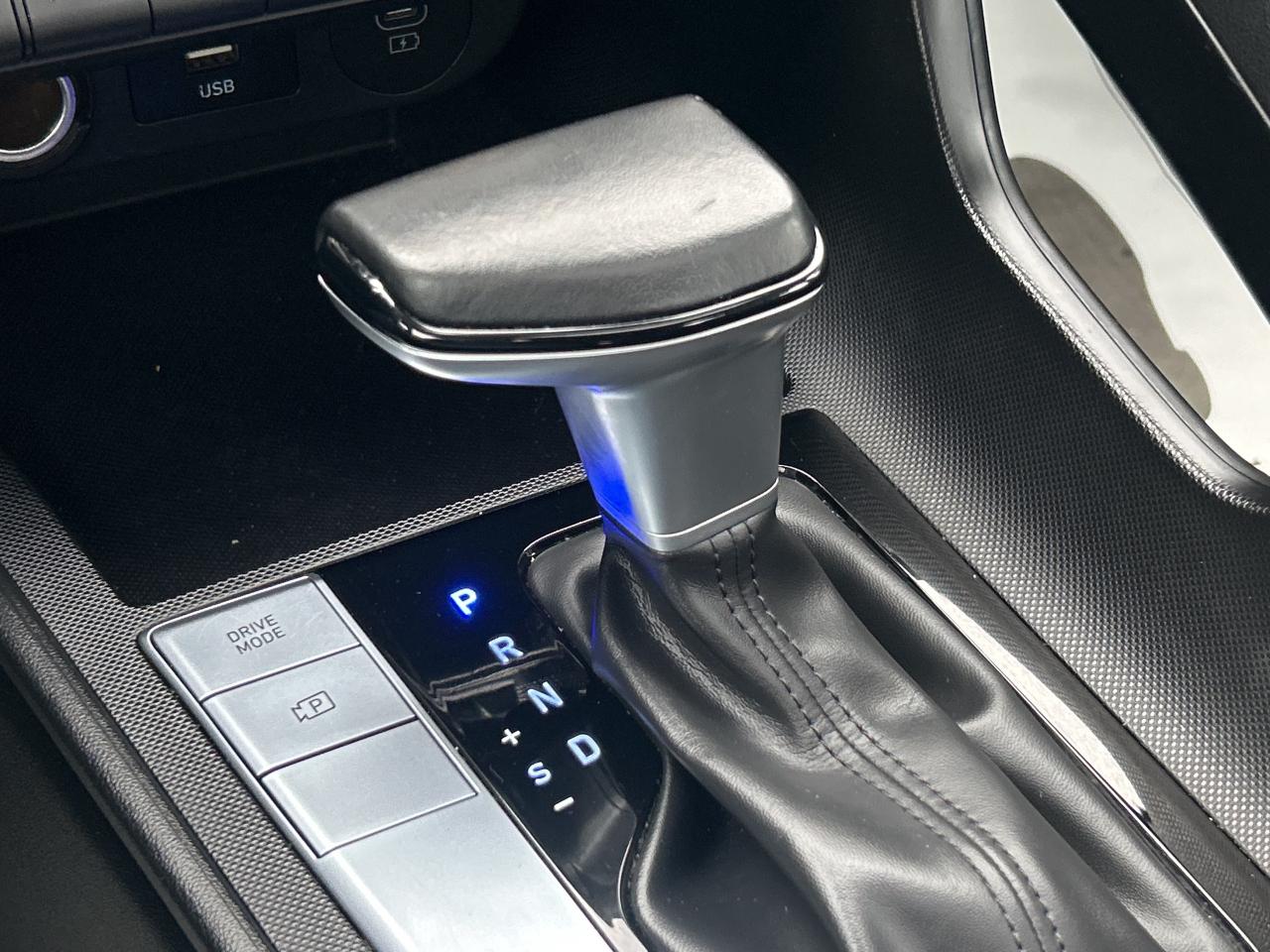 2024 Hyundai Elantra Preferred IVT w-Tech Pkg   Starting from 4.49% OAC Photo