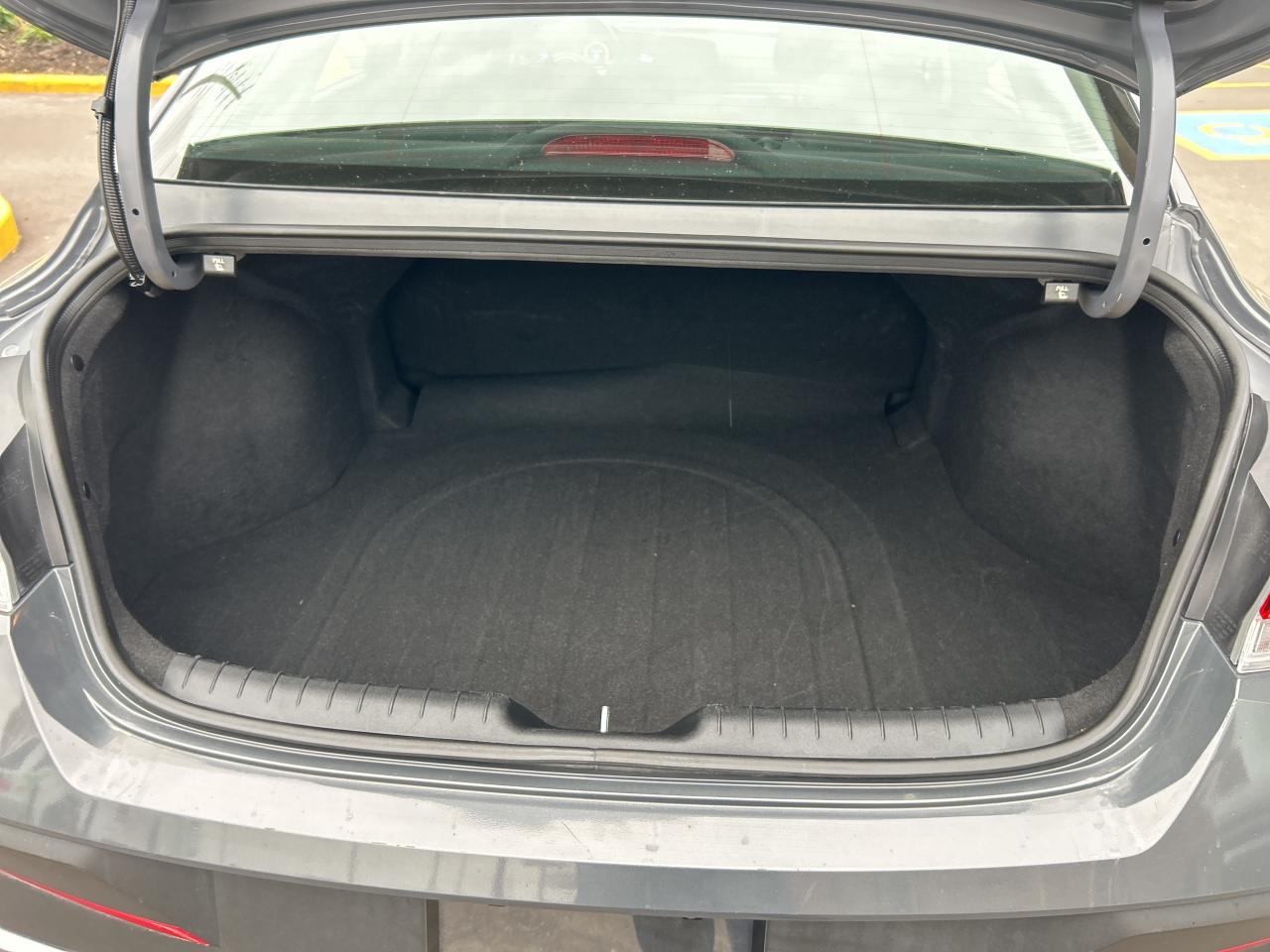 2024 Hyundai Elantra Preferred IVT w-Tech Pkg   Starting from 4.49% OAC Photo