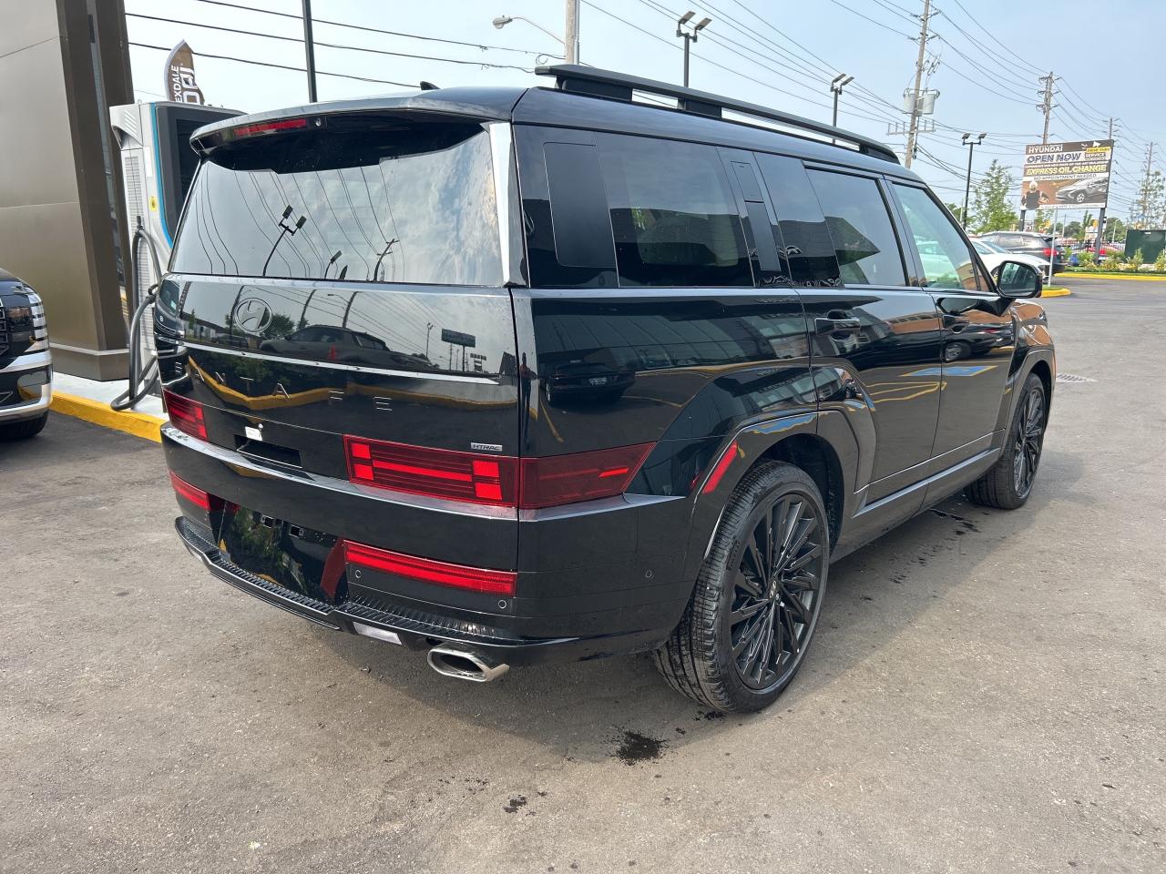 2024 Hyundai Santa Fe Ultimate Calligraphy AWD w-Beige Interior Photo4