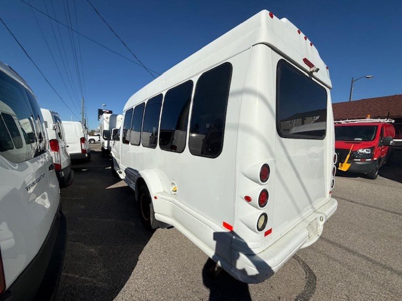 2015 Ford Econoline 15 Passenger van.  Dually, Certified, 110,000 Kms Photo3