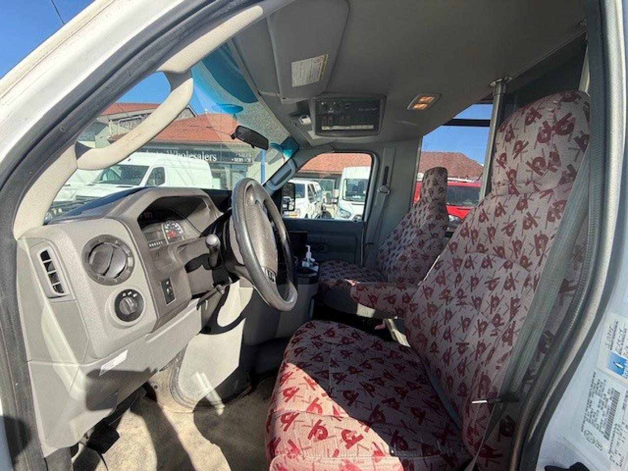 2015 Ford Econoline 15 Passenger van.  Dually, Certified, 110,000 Kms Photo