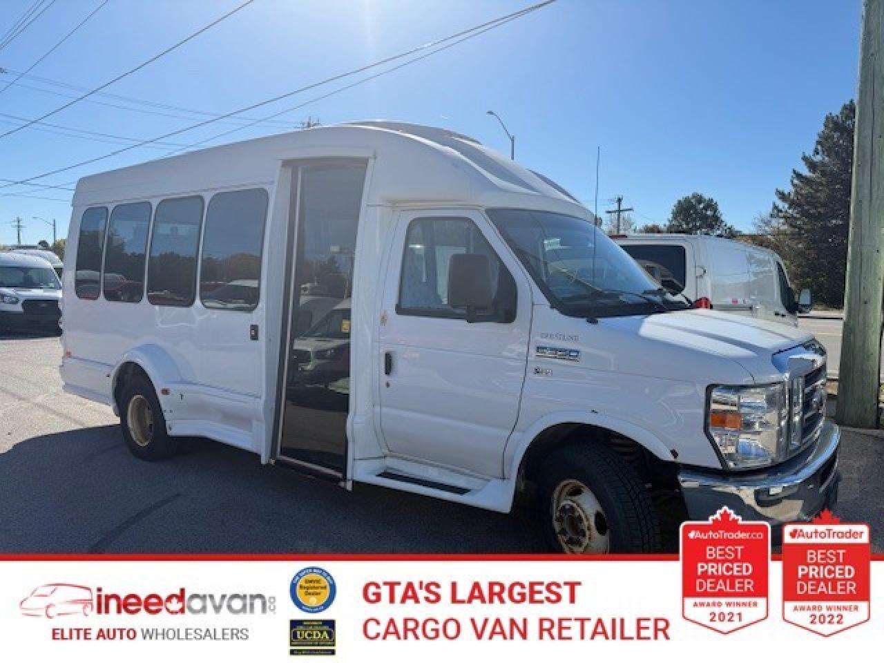 2015 Ford Econoline 15 Passenger van.  Dually, Certified, 110,000 Kms Photo0