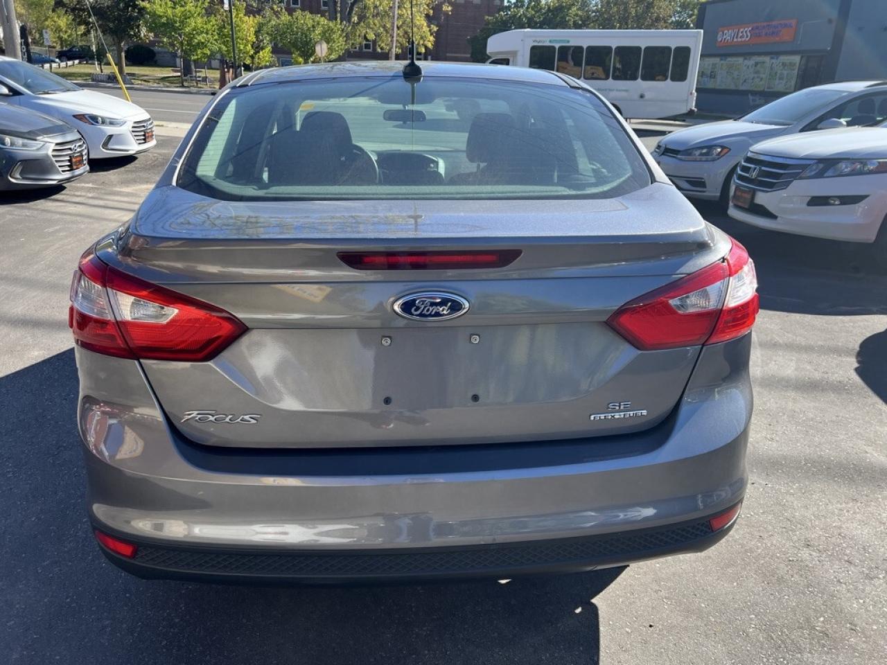 2014 Ford Focus SE AUTOMATIC Photo