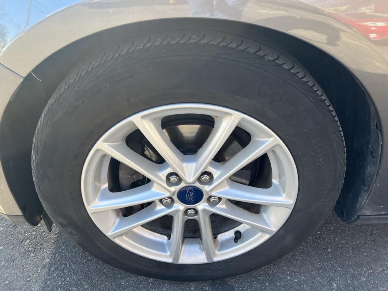 2014 Ford Focus SE AUTOMATIC Photo