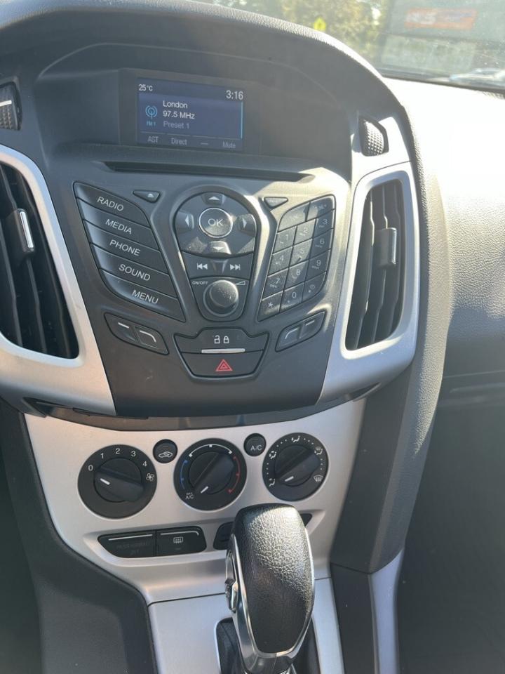 2014 Ford Focus SE AUTOMATIC Photo