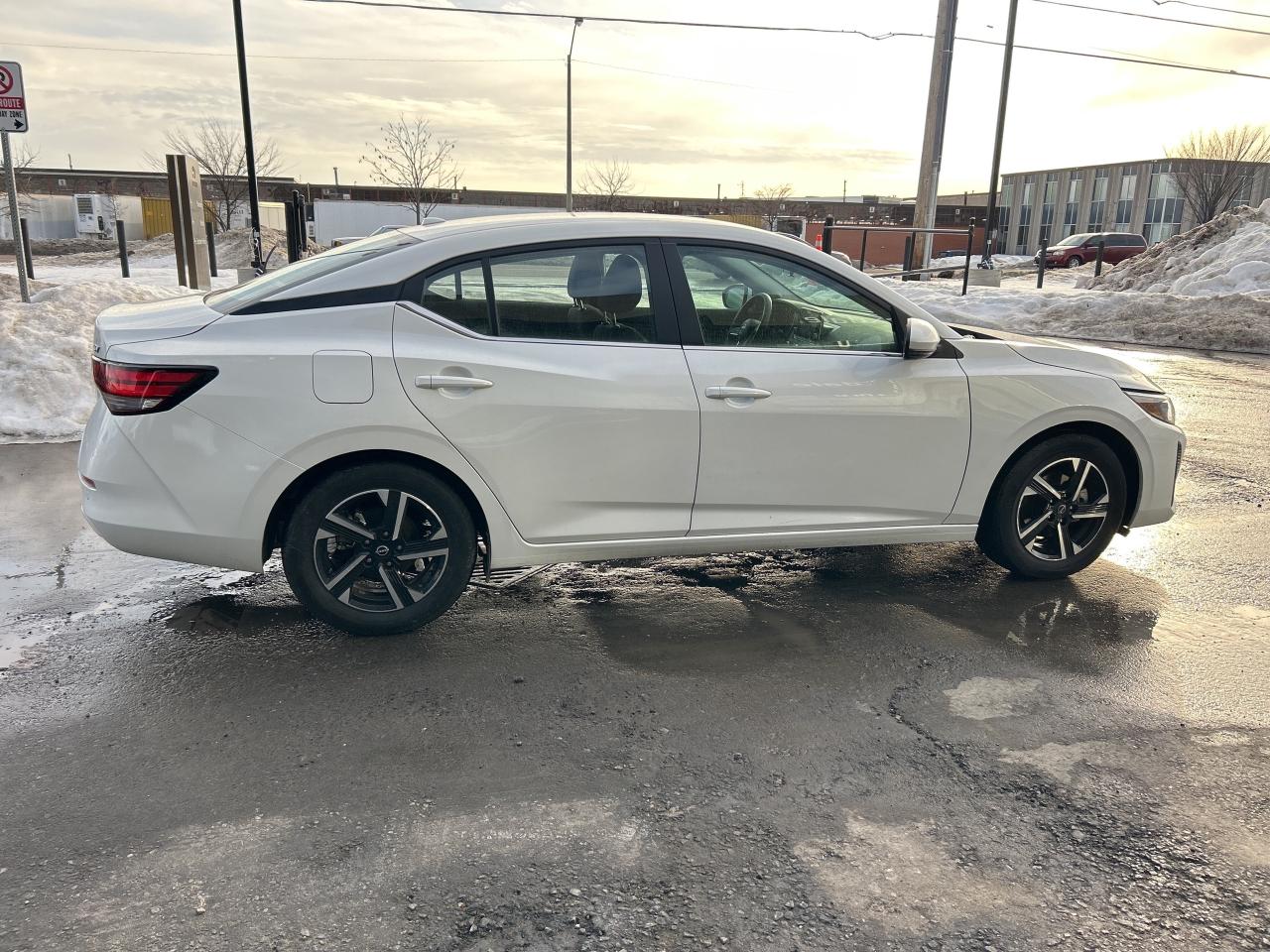 2024 Nissan Sentra SV CVT Photo