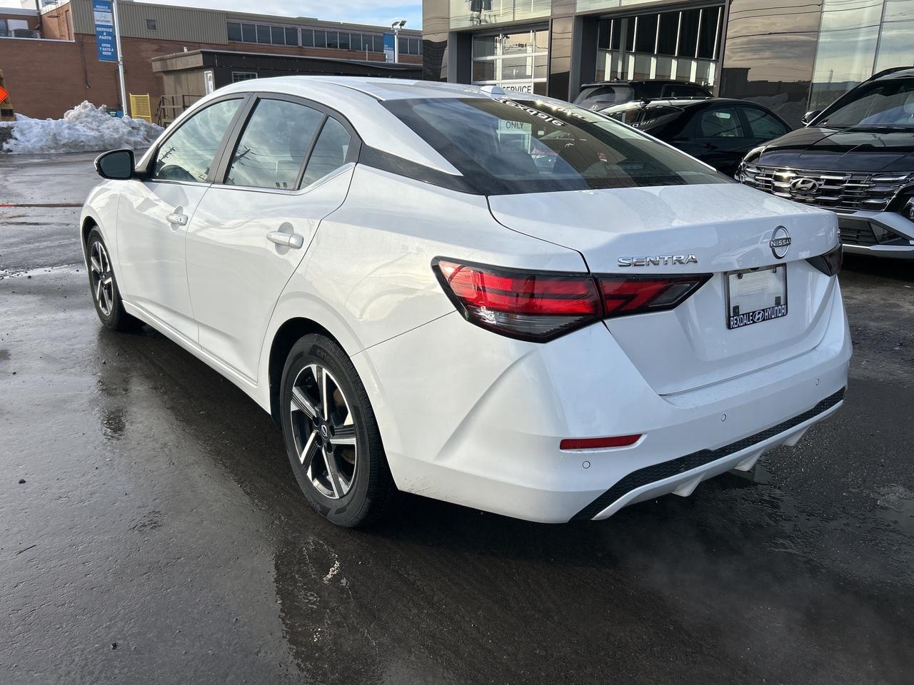 2024 Nissan Sentra SV CVT Photo