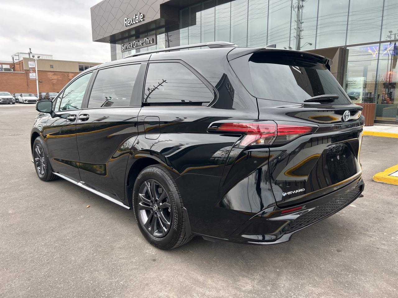 2025 Toyota Sienna XSE 7-Passenger AWD Photo