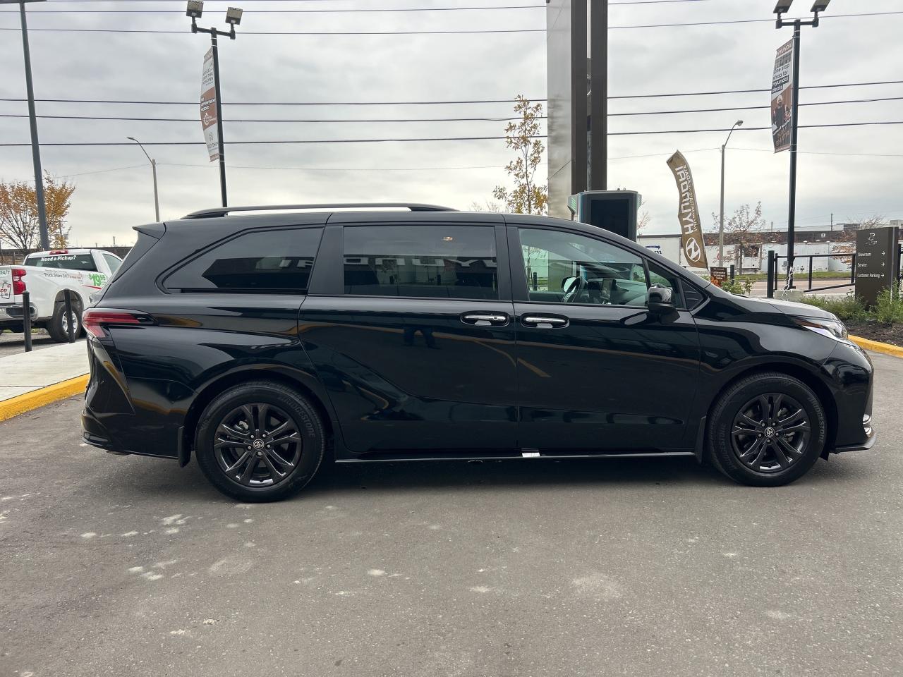 2025 Toyota Sienna XSE 7-Passenger AWD Photo